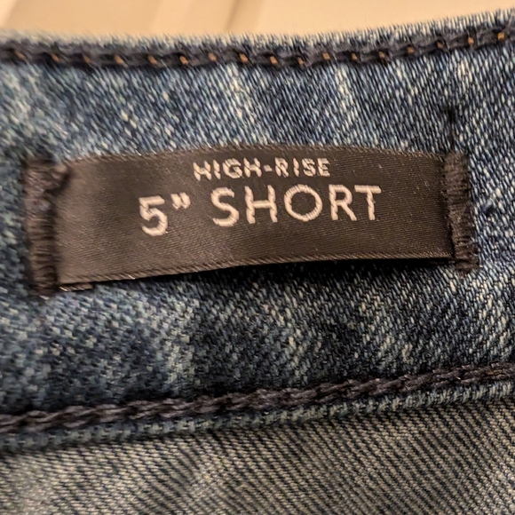 NWT White House Black Market 5" High Rise Shorts - Picture 4 of 4